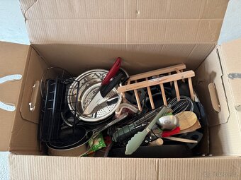 MIX KUCHYŇSKÉHO NÁDOBÍ A DROBNÝCH SPOTŘEBIČŮ - 2