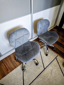 Prodám 2 stejně dětské židle. - 2