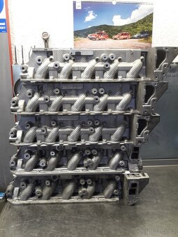 Volvo hlava motoru D5 136 kw - 2