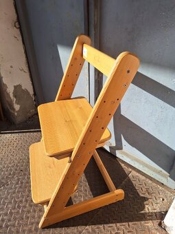 Rostoucí dřevěná židle - 2