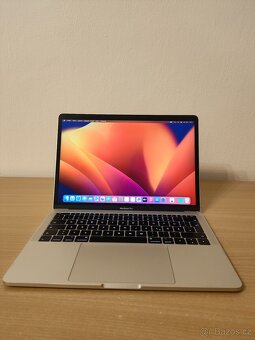 MacBook Pro 2017 | i5 • 8GB • 256GB SSD - 2