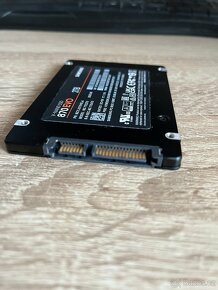 Nový, nepoužitý, značkový a rychlý SAMSUNG SSD 870 2TB - 2