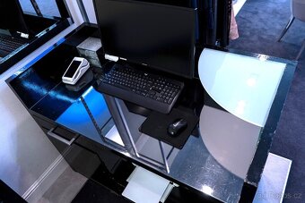 Pracovní stůl pro PC - 2