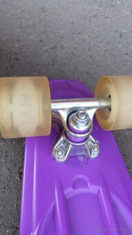 skateboard nebo pennyboard se svítícími kolečky - 2