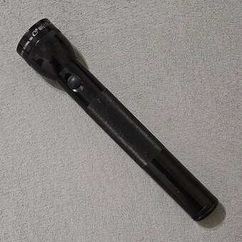 AMERICKÁ ARMÁDNÍ BATERKA - MAGLITE - 2