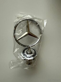 Mercedes logo na kapotu - 2