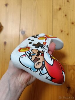 Nintendo Switch - ovladač drátový - 2