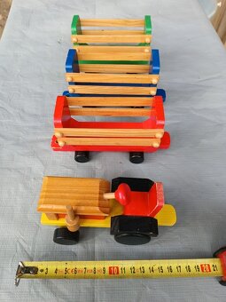Traktor a 3 vozíky - 2