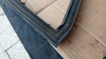 Tatra 613 těsnění zadních skel - 2