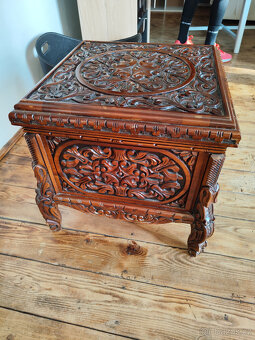 Ručně vyřezávaná truhla z exotického dřeva - 2