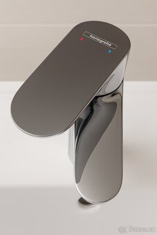 Koupelnová skříňka s umyvadlem + baterie Hansgrohe - 2