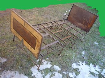 prodám starou kovovou skládací postel - rozměr š-85 cm, délk - 2