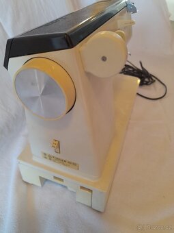 Šicí stroj Singer Futura - 2