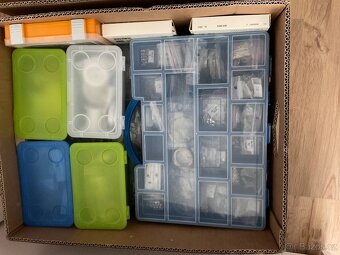 Koralky a material na tvorbu sperkov. - 2