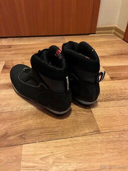 BĚŽKAŘSKÉ BOTY 43 - 2