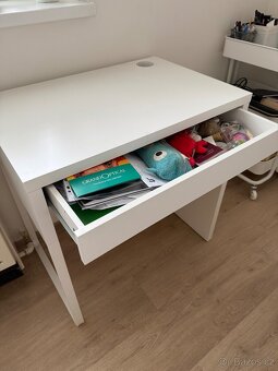 Psací stůl IKEA MICKE - 2