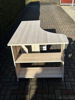 Rohový počítačový / psací stůl - 2