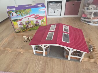 Stáj pro koně Schleich 42344 - 2