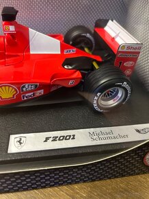 Ferrari F 2001 1:18 - 2