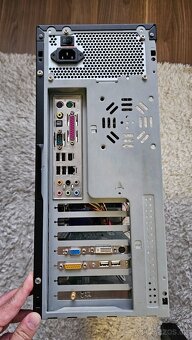 Starší PC sestava - 2
