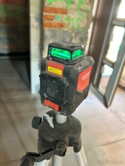 Samonivelacni laser se stojankem - 2
