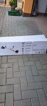 Benzíinový nerozbalený křovinořez koupený 17.4. 2025. - 2
