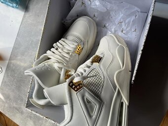 Jordan 4 Metalic Gold - 2