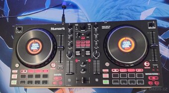 Numark Mixtrack Platinum FX + Pioneer SE-HDJ-X5-K Black - 2