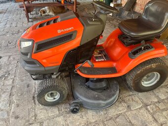Zahradní traktor Husqvarna - 2