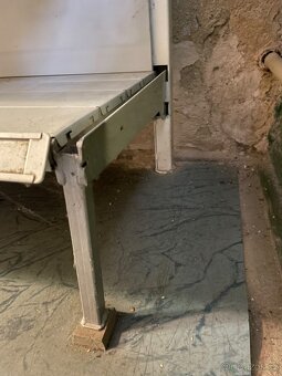 Kovové regály vybavení prodejny - 2