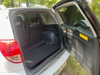Toyota Rav4, 2,2 D 4x4 - najeto pouze 81 800 Km - 2