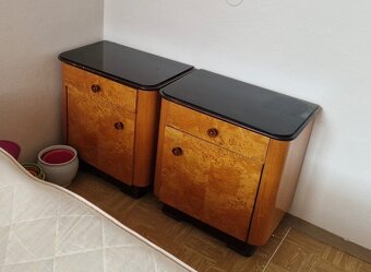 Skříně, noční stolky, postel z roku 1957 - 2