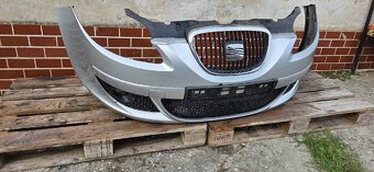 Seat Altea stříbrný přední nárazník, přední světla - 2