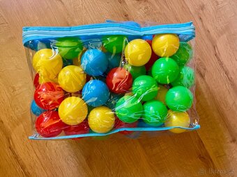 Hračky - míčky a knížka - 2