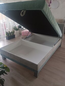 Čalouněná postel - 2