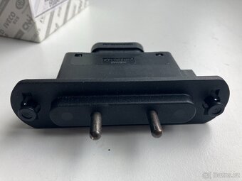 Kontakt posuvných dveří Iveco 69500481 originál - 2
