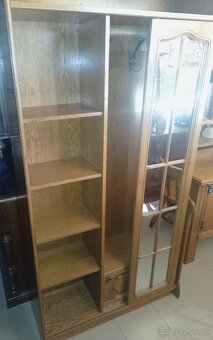 Dubová předsíňová zašupovací šatní skříň - 2