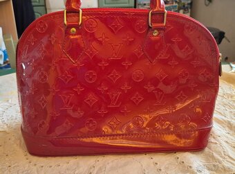 Krásná červená kabelka - 2