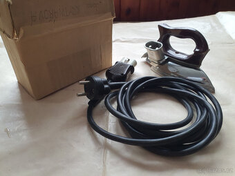 Retro cestovní žehlička - 2