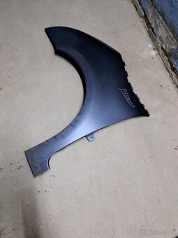 Citroën C4 Grand Picasso levý blatník EZWD šedá metal - 2