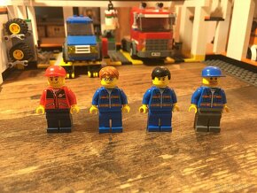 Lego City 7642 Garage - 2