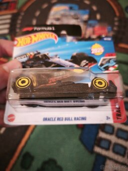40 kč Hot wheels - 2