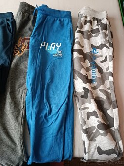 PlayStation Tepláky 12-14 nové některé - 2