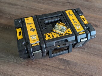 Dewalt tough kufry - 5 ks - IP 65 - 3 nové, 2 použité - 2