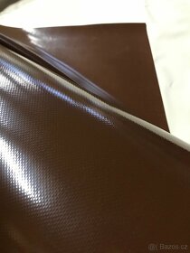 hnědá PVC plachtovina 650g/m2; šíře 2,05m - 2