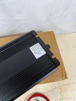 Napájecí invertor 2500W LCD Displej - 2