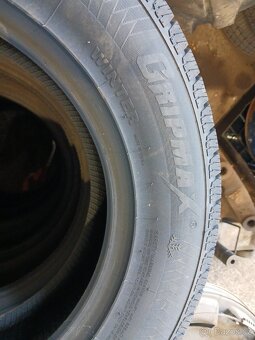 Pneu 215/65R16 - 2