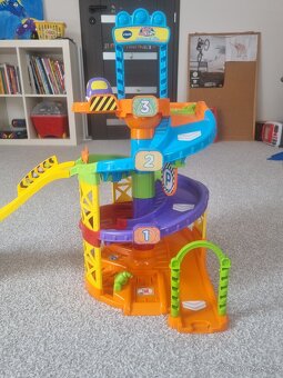 Parkovací dům Vtech - 2