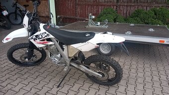 Enduro AJP PR5 - 2