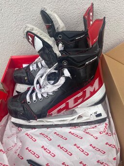 Hokejové brusle CCM Jetspeed FT4 Pro - 2